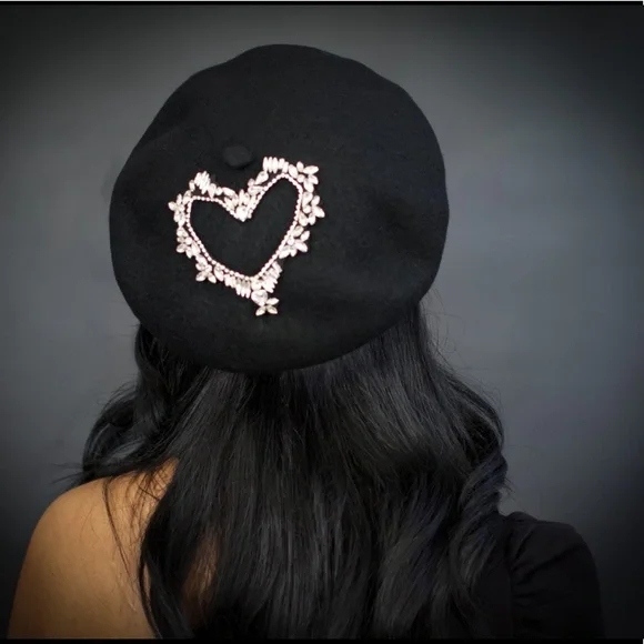 New Cream Heart Rhinestones woolen Beautiful casual British painters beret 2024 Winter Women Wool Beret Love Heart Rhinestone British  main image 3